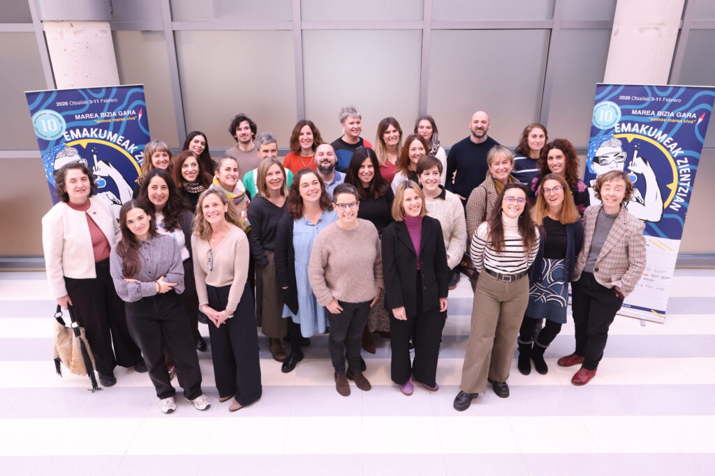 Emakumeak Zientzian, hamarkada bat sareak josten